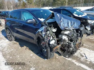 2020 Kia Sportage LX z VIN KNDPMCAC2L7643815, wystawiony jako IAAI lot #41398587 z przebiegiem 61 056 mil mil oraz . Historia ofert i sprzedaży dostępna na DreamBid. Obrazek 1.