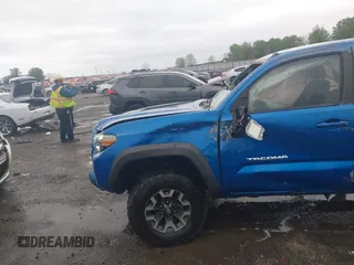 2017 Toyota Tacoma SR5 with VIN 5TFCZ5AN5HX104657, listed as a IAAI auction lot 41937797 with 116,320 mi miles and . Bid and sale history available at carsss.com. Image 21.