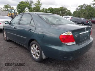 2006 Toyota Camry STD z VIN 4T1BE30K16U109299, wystawiony jako IAAI lot #42305401 z przebiegiem 300 503 mil mil oraz . Historia ofert i sprzedaży dostępna na DreamBid. Obrazek 3.