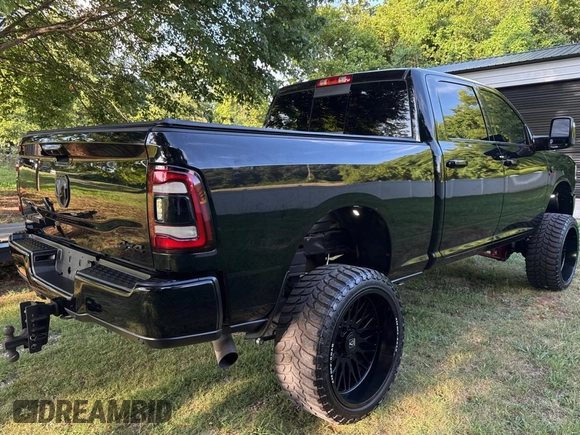 2024 Ram 2500 Laramie with VIN 3C6UR5FL9RG117209, listed as a Copart auction lot 64696495 with 47,038 mi miles and Clean title. Bid and sale history available at DreamBid. Image 4.