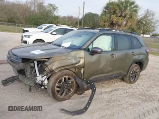 2025 Subaru Forester Limited z VIN JF2SLDRC1SH484884, wystawiony jako IAAI lot #41590511 z przebiegiem 4 933 mil mil oraz . Historia ofert i sprzedaży dostępna na DreamBid. Obrazek 14.