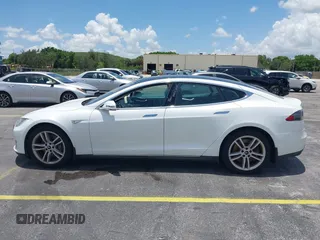 2013 Tesla Model S with VIN 5YJSA1CG4DFP21658, listed as a IAAI auction lot 42398609 with 116,068 mi miles and . Bid and sale history available at DreamBid. Image 14.