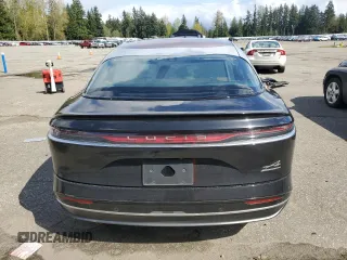 2024 Lucid Air Touring z VIN 50EA1TEA0RA005240, wystawiony jako Copart lot #52596695 z przebiegiem 4162 mil mil oraz Szkody całkowita. Historia ofert i sprzedaży dostępna na DreamBid. Obrazek 6.