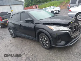 2021 Nissan Kicks S z VIN 3N1CP5BV8ML508968, wystawiony jako IAAI lot #42358165 z przebiegiem 100 575 mil mil oraz . Historia ofert i sprzedaży dostępna na DreamBid. Obrazek 1.