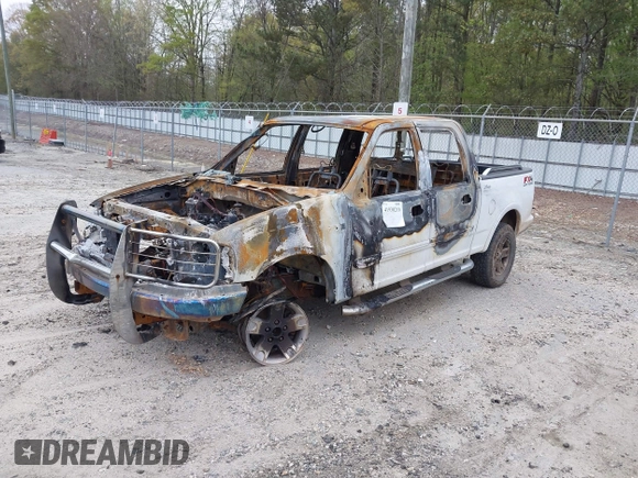 2002 Ford F-150 XLT with VIN 1FTRW08L32KE34232, listed as a IAAI auction lot 41930210 with 1 mi miles. Bid and sale history available at carsss.com. Image 2.