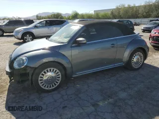 2013 Volkswagen Beetle 2.5L z VIN 3VW5X7ATXDM827135, wystawiony jako Copart lot #56331205 z przebiegiem 131 810 mil mil oraz Szkoda całkowita • Salvage title. Historia ofert i sprzedaży dostępna na DreamBid. Obrazek 1.