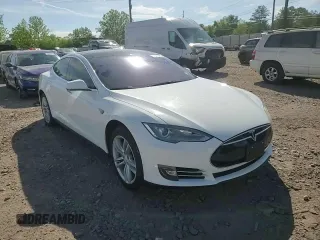 2014 Tesla Model S 60 z VIN 5YJSA1H19EFP37392, wystawiony jako Copart lot #57347625 z przebiegiem Nie podano mil oraz Szkoda całkowita • Salvage title. Historia ofert i sprzedaży dostępna na DreamBid. Obrazek 13.