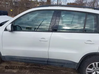 2015 Volkswagen Tiguan SE z VIN WVGBV7AX8FW582171, wystawiony jako IAAI lot #41442290 z przebiegiem 127 642 mil mil oraz . Historia ofert i sprzedaży dostępna na DreamBid. Obrazek 13.