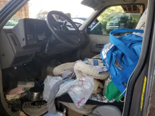 1993 Chevrolet Blazer z VIN 1GNEK18K8PJ350614, wystawiony jako Copart lot #84088954 z przebiegiem 247 946 mil mil oraz Szkoda całkowita • Salvage title. Historia ofert i sprzedaży dostępna na DreamBid. Obrazek 7.