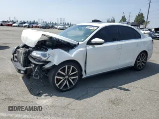 2012 Volkswagen Jetta Autobahn z VIN 3VW5A7AJ8CM087728, wystawiony jako Copart lot #60908715 z przebiegiem 131 693 mil mil oraz Szkoda całkowita • Salvage title. Historia ofert i sprzedaży dostępna na DreamBid. Obrazek 1.