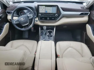 2022 Toyota Highlander Platinum z VIN 5TDFZRBH0NS190765, wystawiony jako Copart lot #57772435 z przebiegiem 33 939 mil mil oraz Szkoda całkowita • Salvage title. Historia ofert i sprzedaży dostępna na DreamBid. Obrazek 8.