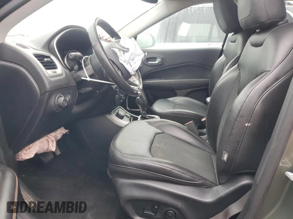 2019 Jeep Compass Latitude z VIN 3C4NJDBB8KT674296, wystawiony jako Copart lot #57901855 z przebiegiem 76 339 mil mil oraz Szkoda całkowita • Salvage title. Historia ofert i sprzedaży dostępna na DreamBid. Obrazek 7.