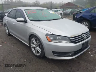 2012 Volkswagen Passat S z VIN 1VWAP7A38CC026671, wystawiony jako IAAI lot #42196429 z przebiegiem 241 904 mil mil oraz . Historia ofert i sprzedaży dostępna na DreamBid. Obrazek 1.