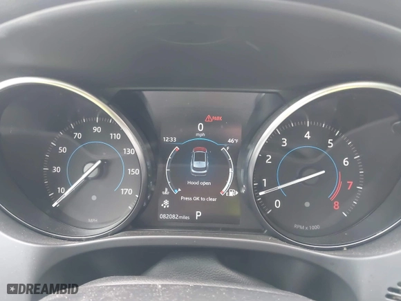 2018 Jaguar F-PACE 30t Premium with VIN SADCJ2GX0JA237967, listed as a IAAI auction lot 41512495 with 82,082 mi miles. Bid and sale history available at carsss.com. Image 7.