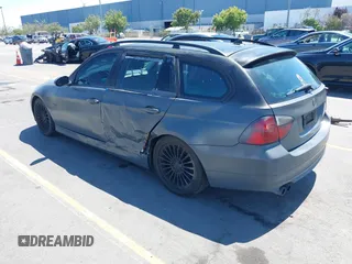 2006 BMW 3 Series 325xi z VIN WBAVT13546KW23822, wystawiony jako IAAI lot #42832474 z przebiegiem 234 704 mil mil oraz . Historia ofert i sprzedaży dostępna na DreamBid. Obrazek 3.