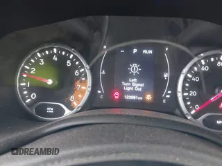 2017 Jeep Renegade Latitude with VIN ZACCJBBBXHPG47418, listed as a IAAI auction lot 41533128 with 123,991 mi miles. Bid and sale history available at carsss.com. Image 16.