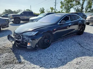 2014 Tesla Model S 60 z VIN 5YJSA1H16EFP42985, wystawiony jako Copart lot #57494545 z przebiegiem Nie podano mil oraz Szkoda całkowita • Salvage title. Historia ofert i sprzedaży dostępna na DreamBid. Obrazek 1.