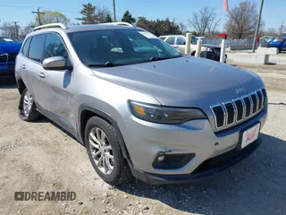 2019 Jeep Cherokee Latitude with VIN 1C4PJLCB5KD286448, listed as a IAAI auction lot 41995133 with 84,758 mi miles. Bid and sale history available at carsss.com. Image 1.