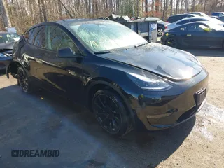 2024 Tesla Model Y Long Range z VIN 7SAYGDEE2RA219213, wystawiony jako IAAI lot #41856259 z przebiegiem 39 233 mil mil oraz . Historia ofert i sprzedaży dostępna na DreamBid. Obrazek 1.