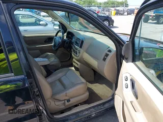 2003 Ford Escape Limited z VIN 1FMCU941X3KB46631, wystawiony jako IAAI lot #42315601 z przebiegiem 202 237 mil mil oraz . Historia ofert i sprzedaży dostępna na DreamBid. Obrazek 5.