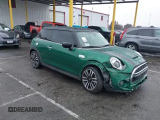 2020 MINI Hardtop Cooper S z VIN WMWXR5C08L2L85651, wystawiony jako IAAI lot #41521346 z przebiegiem 40 863 mil mil oraz . Historia ofert i sprzedaży dostępna na DreamBid. Obrazek 1.