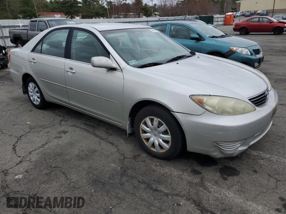 2005 Toyota Camry STD z VIN 4T1BE32K15U979470, wystawiony jako Copart lot #53519575 z przebiegiem 120 213 mil mil oraz Szkoda całkowita • Salvage title. Historia ofert i sprzedaży dostępna na DreamBid. Obrazek 4.