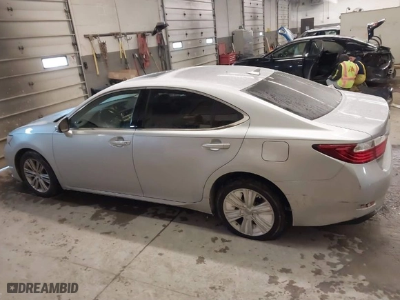 2013 Lexus ES 350 4dr Sdn with VIN JTHBK1GG9D2063523, listed as a IAAI auction lot 41386882 with 126,867 mi miles. Bid and sale history available at carsss.com. Image 14.