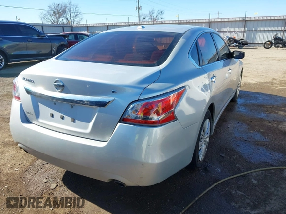 2015 Nissan Altima 2.5 S with VIN 1N4AL3AP6FC256813, listed as a IAAI auction lot 41417833 with 237,936 mi miles. Bid and sale history available at carsss.com. Image 4.