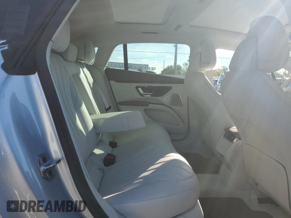 2022 Mercedes-Benz EQS 450+ z VIN W1KCG2DB9NA005060, wystawiony jako Copart lot #86318344 z przebiegiem Nie podano mil oraz Szkoda całkowita • Salvage title. Historia ofert i sprzedaży dostępna na DreamBid. Obrazek 11.