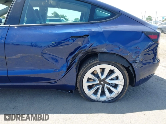 2023 Tesla Model 3 z VIN 5YJ3E1EA6PF547209, wystawiony jako IAAI lot #42511077 z przebiegiem 6 125 mil mil oraz . Historia ofert i sprzedaży dostępna na DreamBid. Obrazek 6.