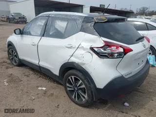 2018 Nissan Kicks SV with VIN 3N1CP5CU1JL533504, listed as a IAAI auction lot 41670961 with 74,737 mi miles. Bid and sale history available at carsss.com. Image 3.