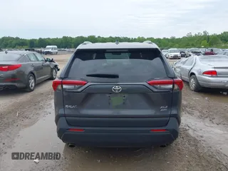 2024 Toyota RAV4 XLE Premium z VIN 2T3A1RFV9RC411142, wystawiony jako IAAI lot #42319590 z przebiegiem 18 585 mil mil oraz . Historia ofert i sprzedaży dostępna na DreamBid. Obrazek 16.