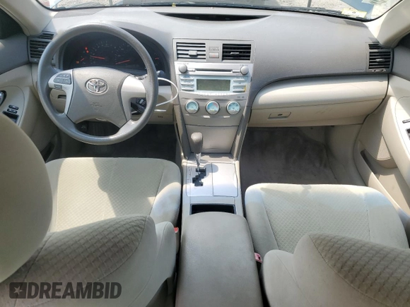 2008 Toyota Camry LE z VIN 4T1BE46KX8U752508, wystawiony jako Copart lot #59960155 z przebiegiem 123 083 mil mil oraz Czysty tytuł • Clean title. Historia ofert i sprzedaży dostępna na DreamBid. Obrazek 8.