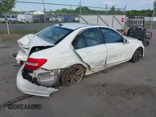 2012 Mercedes-Benz C 300 Sport с VIN WDDGF8BB0CR198952, выставлен на аукционе IAAI как лот 42217652 с пробегом 138 919 миль миль и . История ставок и продаж доступна на DreamBid. Изображение 4.