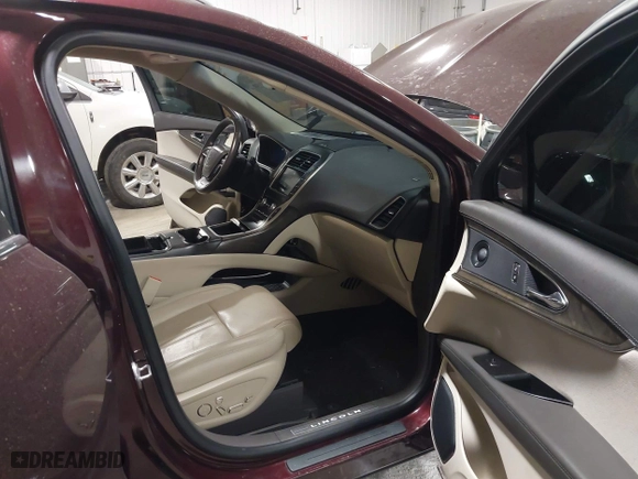 2019 Lincoln Nautilus Reserve with VIN 2LMPJ8LPXKBL42446, listed as a IAAI auction lot 41224159 with 117,630 mi miles. Bid and sale history available at carsss.com. Image 5.