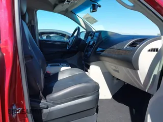 2016 Chrysler Town & Country Touring with VIN 2C4RC1BG5GR287625, listed as a IAAI auction lot 41670452 with 89,308 mi miles. Bid and sale history available at carsss.com. Image 5.