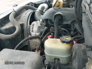 2002 GMC Sierra 1500 SLE z VIN 2GTEK19TX21147176, wystawiony jako IAAI lot #42548008 z przebiegiem 308 911 mil mil oraz . Historia ofert i sprzedaży dostępna na DreamBid. Obrazek 20.