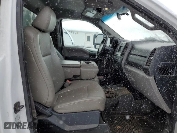 2017 Ford F-550 XL z VIN 1FDUF5GT4HDA08499, wystawiony jako Copart lot #41792125 z przebiegiem 105 467 mil mil oraz Tytuł czysty. Historia ofert i sprzedaży dostępna na DreamBid. Obrazek 10.