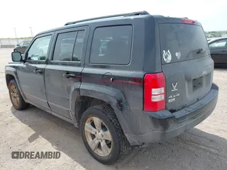 2014 Jeep Patriot Latitude z VIN 1C4NJRFB1ED761863, wystawiony jako IAAI lot #42524407 z przebiegiem 148 866 mil mil oraz . Historia ofert i sprzedaży dostępna na DreamBid. Obrazek 3.