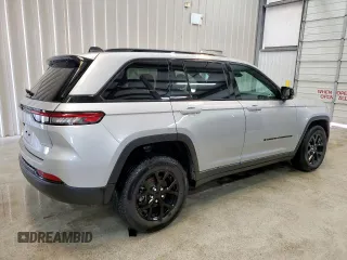 2024 Jeep Grand Cherokee Altitude with VIN 1C4RJHAG6RC124560, listed as a Copart auction lot 64229455 with 41,044 mi miles and Clean title. Bid and sale history available at DreamBid. Image 3.