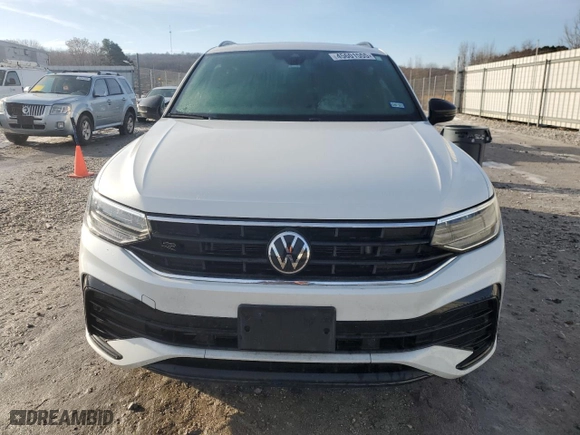 2023 Volkswagen Tiguan SE R-Line Black with VIN 3VVCB7AX8PM121086, listed as a Copart auction lot 45601555 with 27,571 mi miles and Salvage Title. Bid and sale history available at carsss.com. Image 5.
