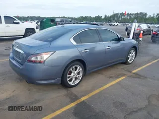 2012 Nissan Maxima SV z VIN 1N4AA5AP7CC805917, wystawiony jako IAAI lot #42070617 z przebiegiem 206 632 mil mil oraz . Historia ofert i sprzedaży dostępna na DreamBid. Obrazek 4.
