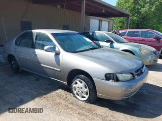 1999 Nissan Altima XE with VIN 1N4DL01D5XC124936, listed as a IAAI auction lot 42031611 with 140,519 mi miles. Bid and sale history available at carsss.com. Image 1.