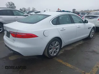 2016 Jaguar XF 35t Premium with VIN SAJBD4BV8GCY18423, listed as a IAAI auction lot 41712643 with 92,393 mi miles. Bid and sale history available at carsss.com. Image 4.