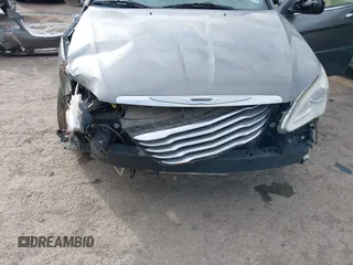 2012 Chrysler 200 Limited with VIN 1C3CCBCB4CN191088, listed as a IAAI auction lot 41629577 with 187,331 mi miles. Bid and sale history available at carsss.com. Image 6.