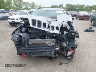 2020 Jeep Cherokee Trailhawk z VIN 1C4PJMBX0LD588251, wystawiony jako IAAI lot #42310054 z przebiegiem 47 780 mil mil oraz . Historia ofert i sprzedaży dostępna na DreamBid. Obrazek 6.