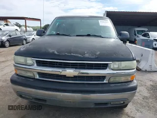 2003 Chevrolet Suburban LS with VIN 3GNEC16T03G334122, listed as a IAAI auction lot 41860521 with 195,648 mi miles. Bid and sale history available at carsss.com. Image 12.