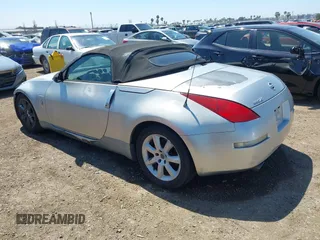2005 Nissan 350Z Touring with VIN JN1AZ36A85M752320, listed as a IAAI auction lot 42001942 with 174,564 mi miles. Bid and sale history available at carsss.com. Image 3.