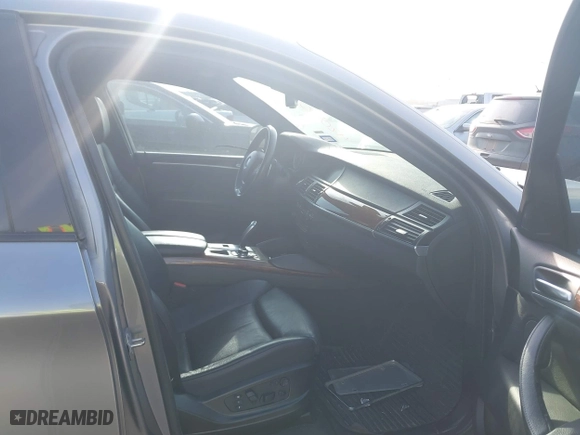 2014 BMW X6 xDrive35i with VIN 5UXFG2C58E0H11141, listed as a IAAI auction lot 42050279 with 191,119 mi miles. Bid and sale history available at carsss.com. Image 5.