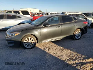 2016 Kia Optima EX z VIN 5XXGU4L38GG085727, wystawiony jako Copart lot #79934854 z przebiegiem 98 393 mil mil oraz Szkoda całkowita • Salvage title. Historia ofert i sprzedaży dostępna na DreamBid. Obrazek 1.